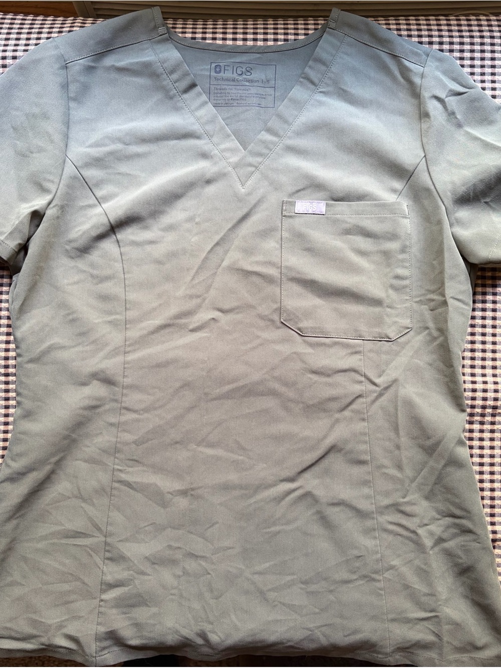 FIGS Women’s V-Neck Scrub Top in Olive Green